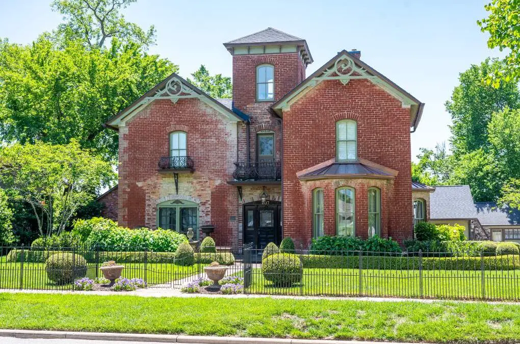 Bentonville’s Gilded Age: A Self-Guided Tour of Italianate Architecture
